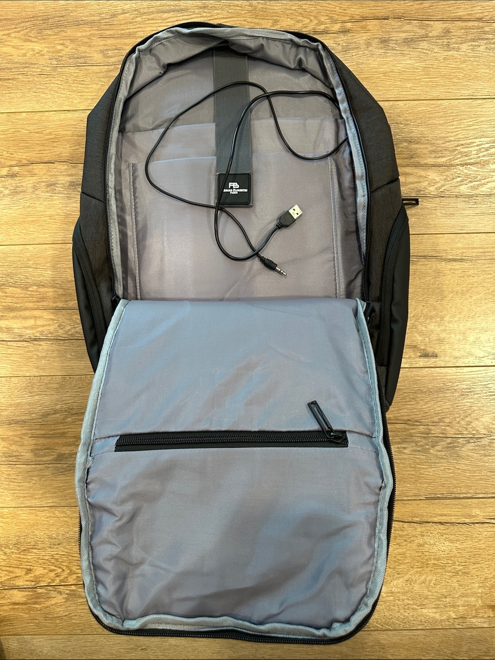 Black Men's Travel Backpack with UAE Emblem - Picture 9 of 10
